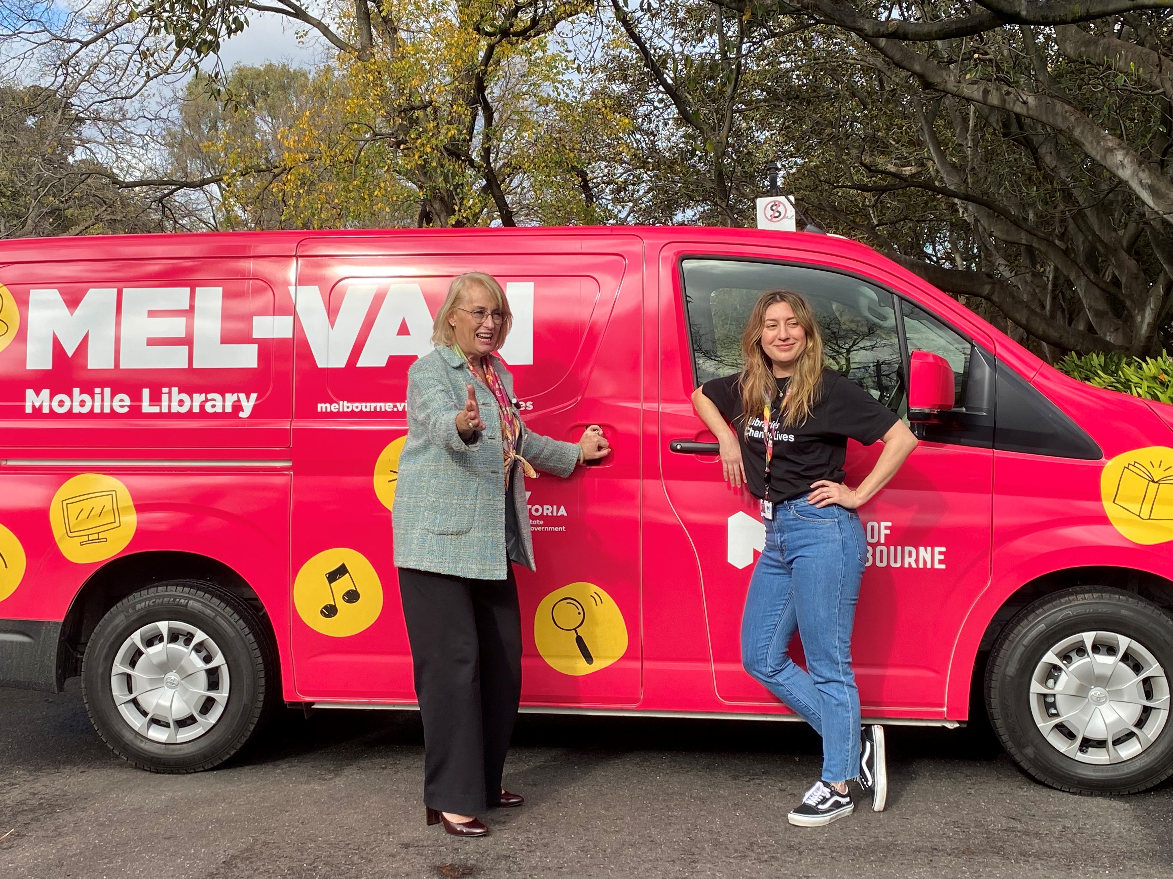 Lord Mayor Sally Capp and a librarian with the city of melbourne libraries mel-van
